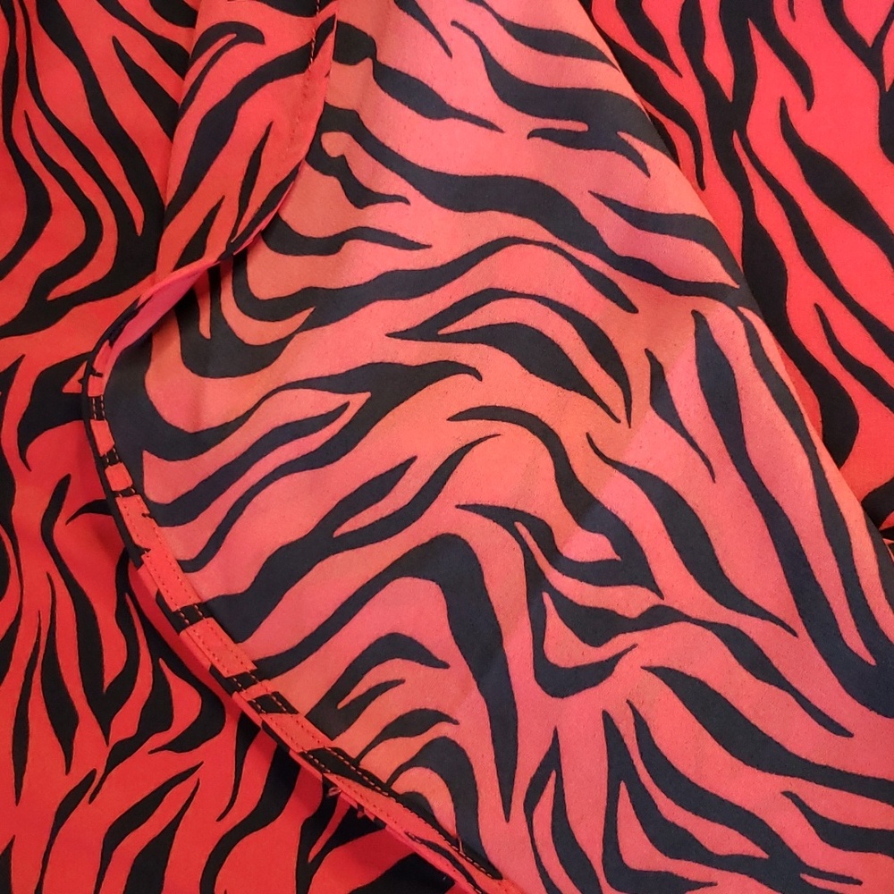 Aritzia Sunday Best wraparound lined skirt black & red animal tiger zebra print - Picture 6 of 11